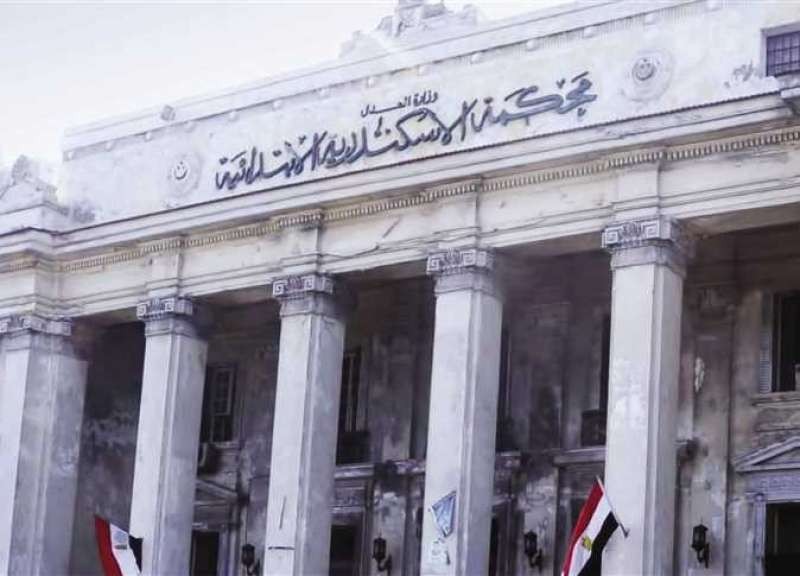 أخبار مصر والعالم لحظة بلحظة - بكاء عارضة الأزياء والبلوجر الشهيرة لرؤية والدتها بالمحكمة في الإسكندرية