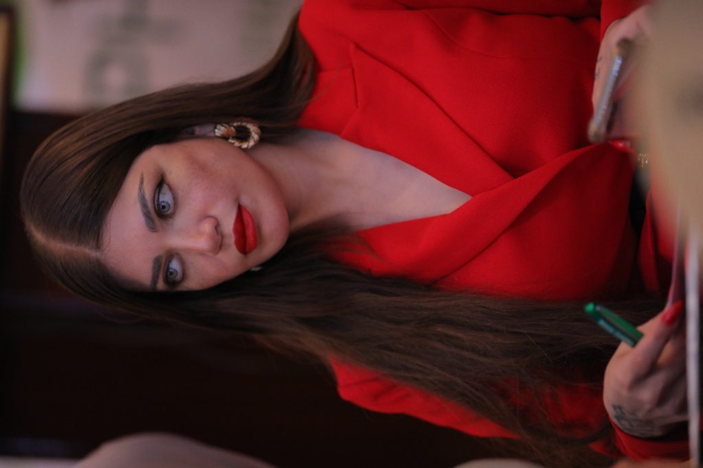 محطة مصر نيوز - بالأحمر.. ياسمين الخطيب تتألق في مؤتمر ”ماجيك فارما”