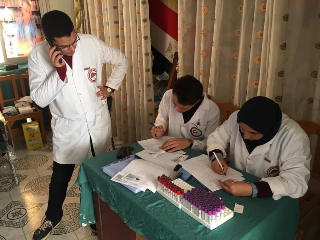 أخبار مصر - بالصور: ختام عمل القافلة الطبية المجانية بقريةكفرالمياسرة بحضور خبراء يابانيين في مجال الكبد وإقبال كبير من الآهالي لتلقي العلاج