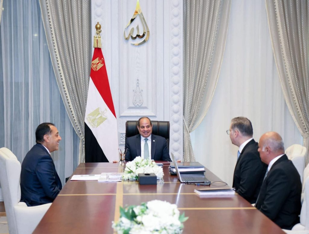 أخبار مصر والعالم لحظة بلحظة - الرئيس السيسي يجتمع مع رئيس الوزراء ووزير البترول