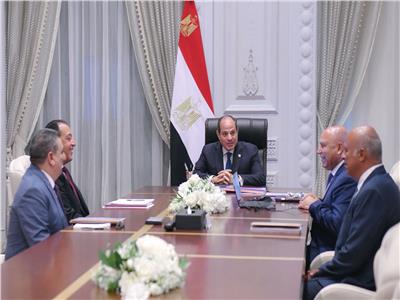 أخبار مصر والعالم لحظة بلحظة - «السيسي» يبحث مع مدبولي والوزير تطوير الموانئ البحرية والمناطق الصناعية