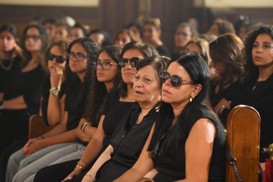 محطة مصر نيوز - وداع مهيب للفنان لطفي لبيب.. نجوم الفن يشيّعون جثمانه بقلوب دامية ودموع لا تتوقف