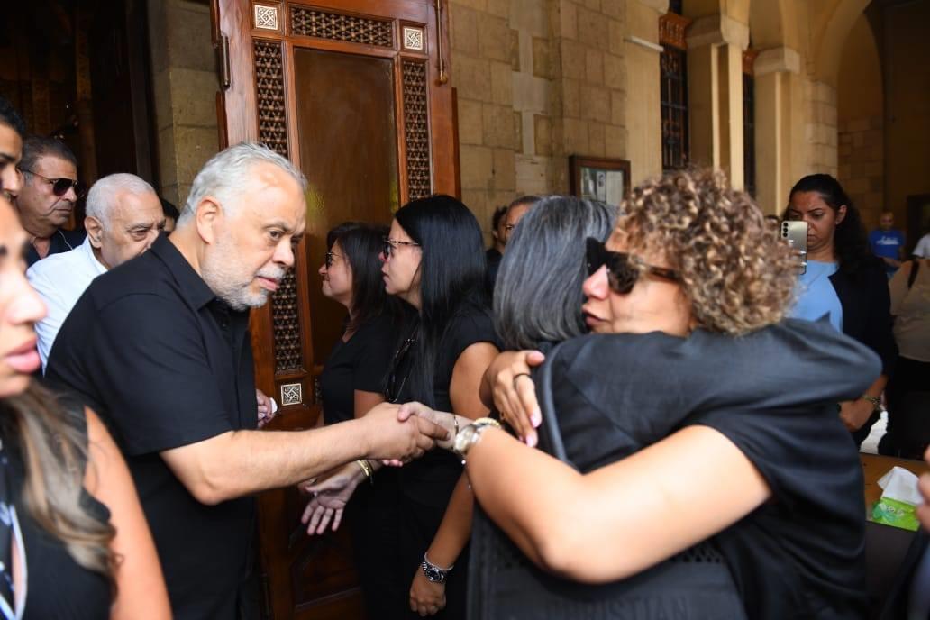 محطة مصر نيوز - وداع مهيب للفنان لطفي لبيب.. نجوم الفن يشيّعون جثمانه بقلوب دامية ودموع لا تتوقف