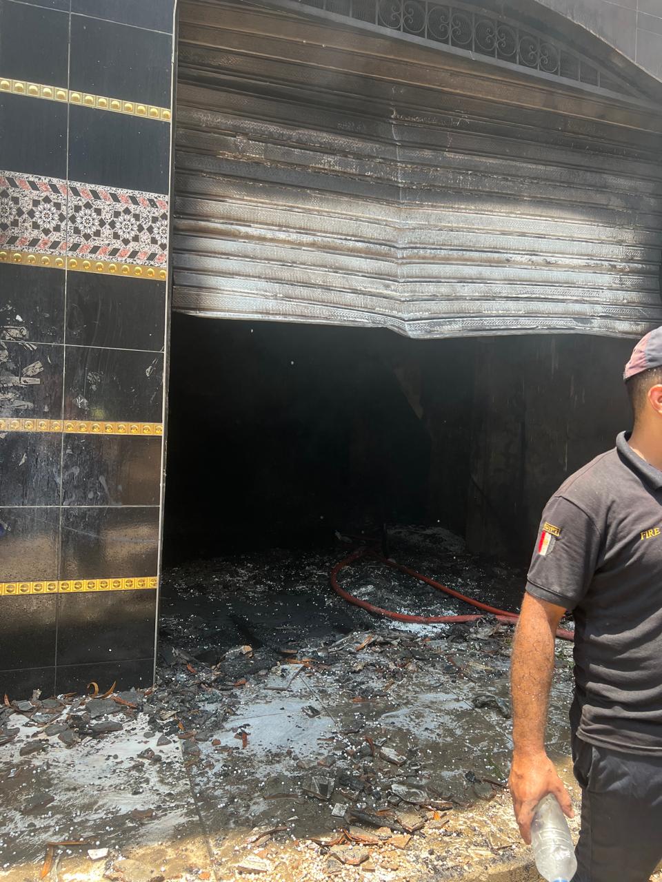 أخبار مصر والعالم لحظة بلحظة - مصرع عامل والحماية المدنية بالقليوبية تسيطر علي حريق مصنع فايبر بقليوب| صور