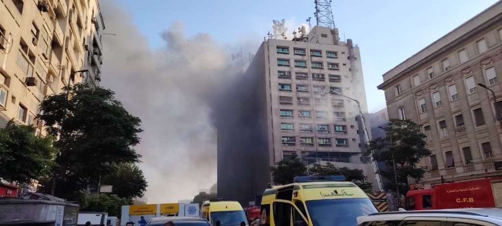 أخبار مصر والعالم لحظة بلحظة - حريق هائل يلتهم سنترال رمسيس وسط القاهرة