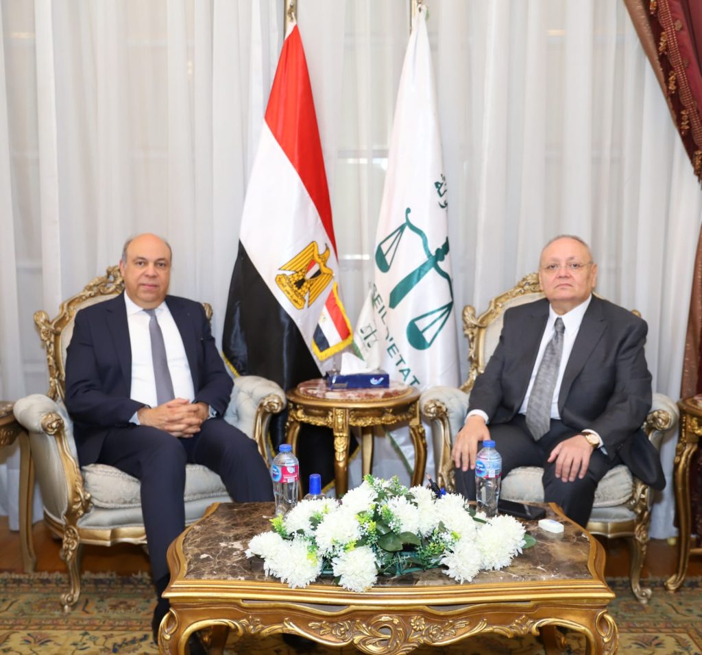 أخبار مصر والعالم لحظة بلحظة - رئيس مجلس الدولة يستقبل وزير الطيران المدني لتقديم التهنئة