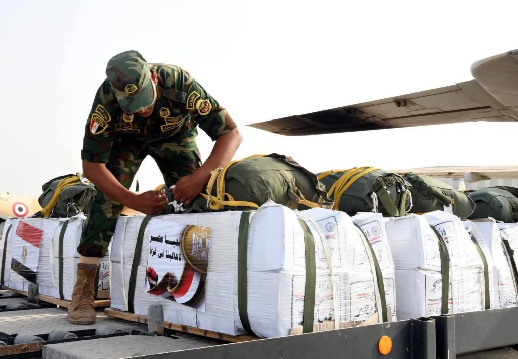 أخبار مصر - مصر تواصل إسقاط أطنان من المساعدات الإنسانية جواً على قطاع غزة