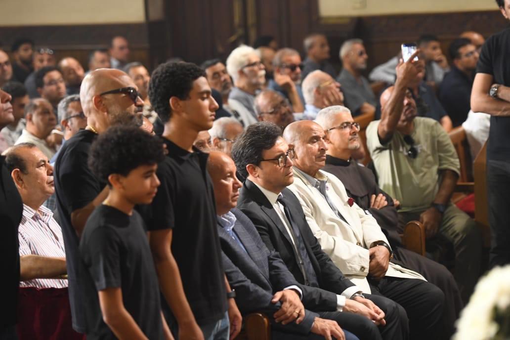 محطة مصر نيوز - وداع مهيب للفنان لطفي لبيب.. نجوم الفن يشيّعون جثمانه بقلوب دامية ودموع لا تتوقف