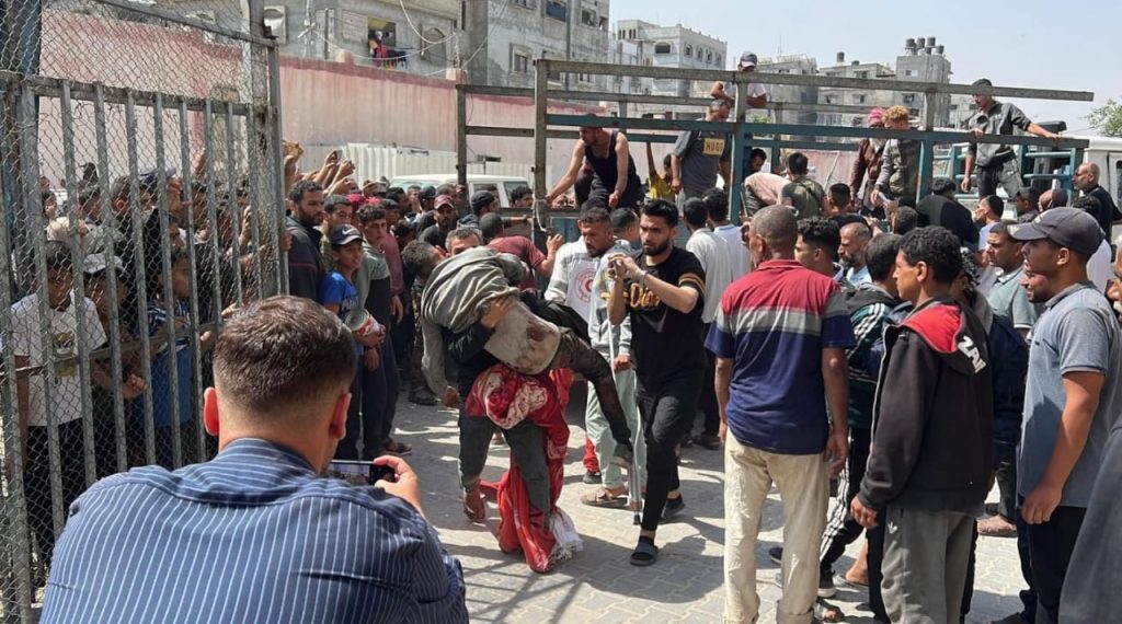 محطة مصر نيوز - 3 شهداء قرب مركز مساعدات في رفح.. وارتفاع حصيلة العدوان إلى أكثر من 57 ألفاً