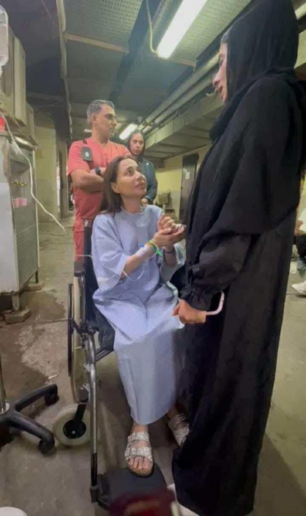 بسمة وهبة تعزي أسرة المخرج سامح عبد العزيز من داخل المستشفى على كرسي متحرك محطة مصر نيوز - بسمة وهبة تعزي أسرة المخرج سامح عبد العزيز من داخل المستشفى على كرسي متحرك