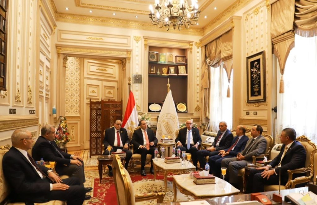 رئيس محكمة النقض يستقبل وكيل مجلس النواب والأمين العام أخبار مصر والعالم لحظة بلحظة - رئيس محكمة النقض يستقبل وكيل مجلس النواب والأمين العام