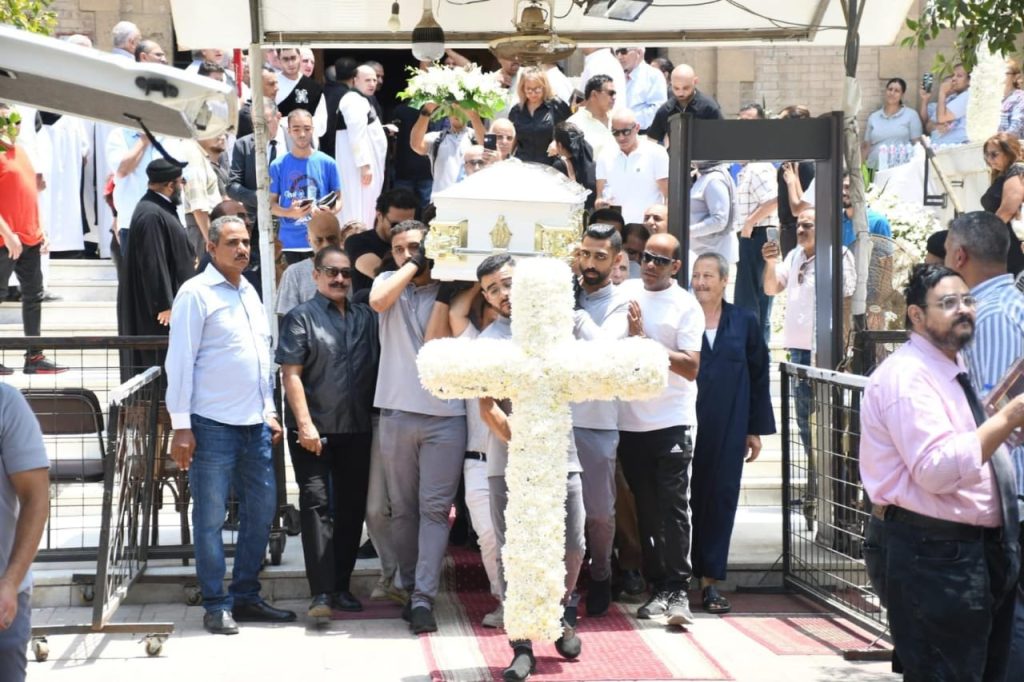 محطة مصر نيوز - وداع مهيب للفنان لطفي لبيب.. نجوم الفن يشيّعون جثمانه بقلوب دامية ودموع لا تتوقف