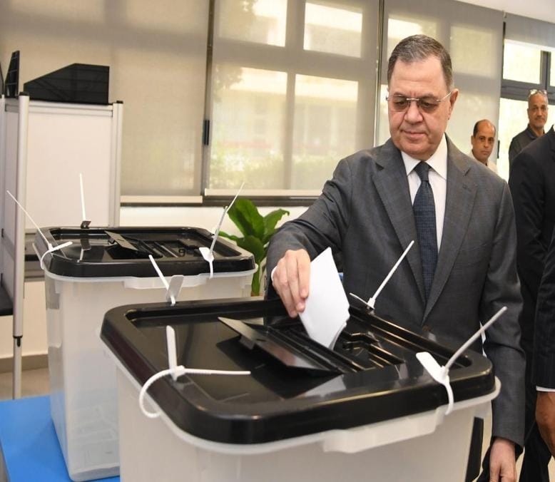أخبار مصر والعالم لحظة بلحظة - وزير الداخلية يُدلي بصوته في انتخابات الشيوخ.. والأمن يرفع درجة الاستعداد القصوى