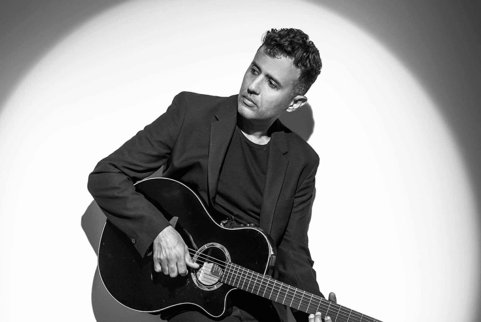 محطة مصر نيوز - حمزة نمرة يواصل طرح «قرار شخصي» بـ 3 أغنيات جديدة إحداها بكليب رومانسي