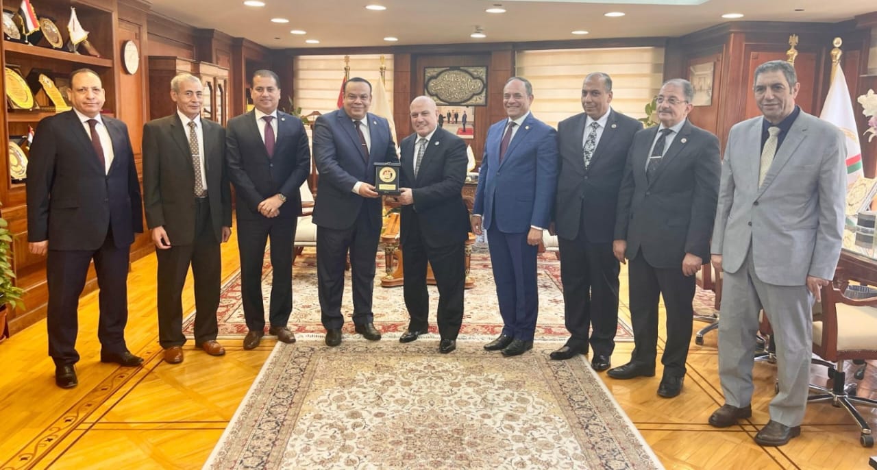 أخبار مصر والعالم لحظة بلحظة - رئيس «الوطنية للانتخابات» يُهنئ رئيس هيئة النيابة الإدارية