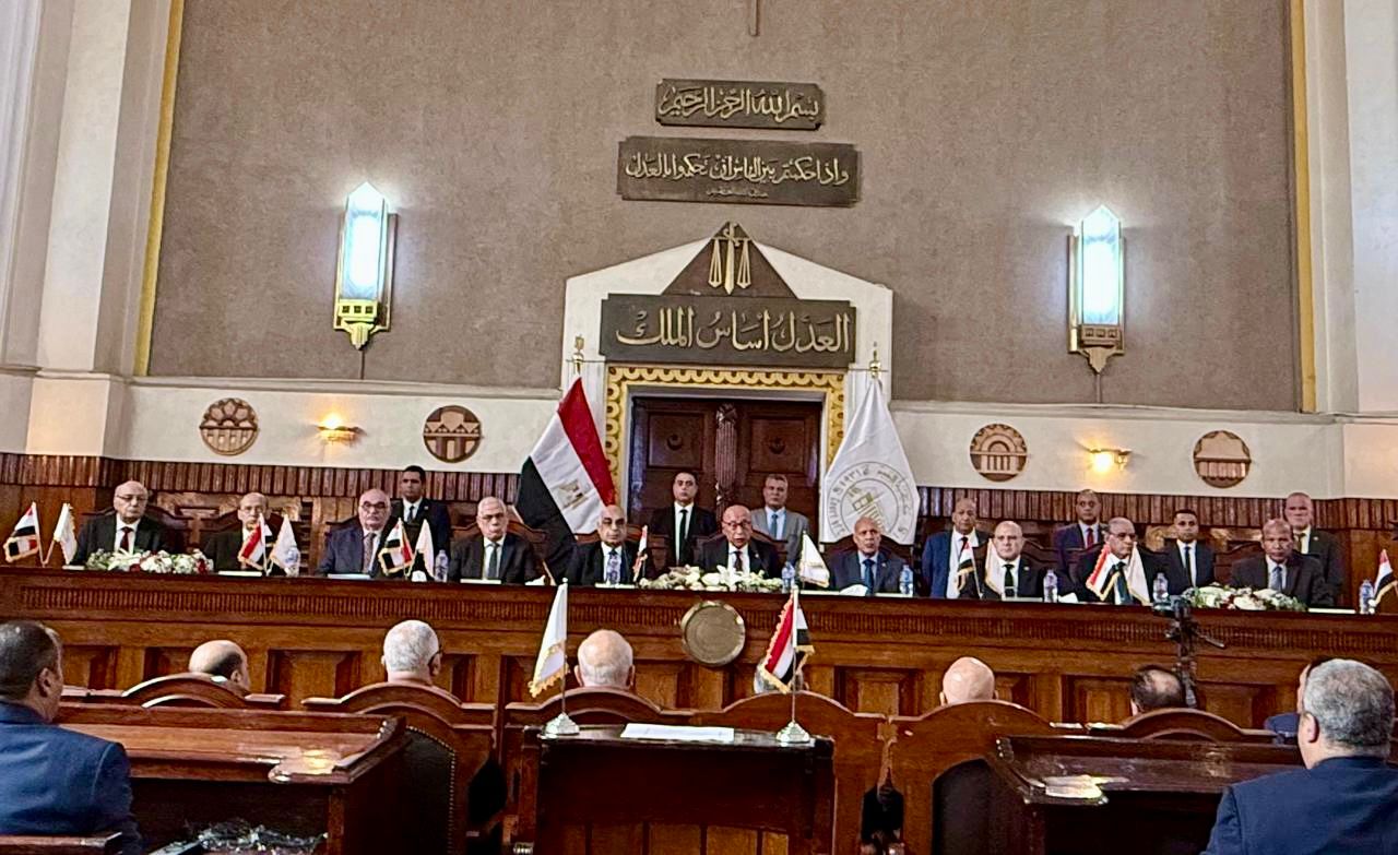 أخبار مصر - وزير العدل يشهد اليمين القانونية لأعضاء النيابة الإدارية الملتحقين بالمحاكم الابتدائية