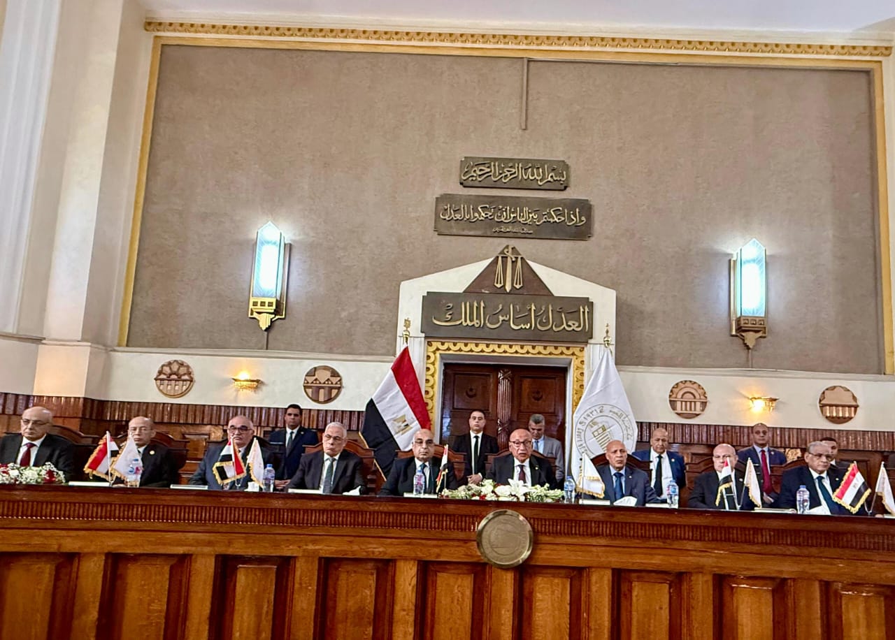 أخبار مصر - وزير العدل يشهد اليمين القانونية لأعضاء النيابة الإدارية الملتحقين بالمحاكم الابتدائية