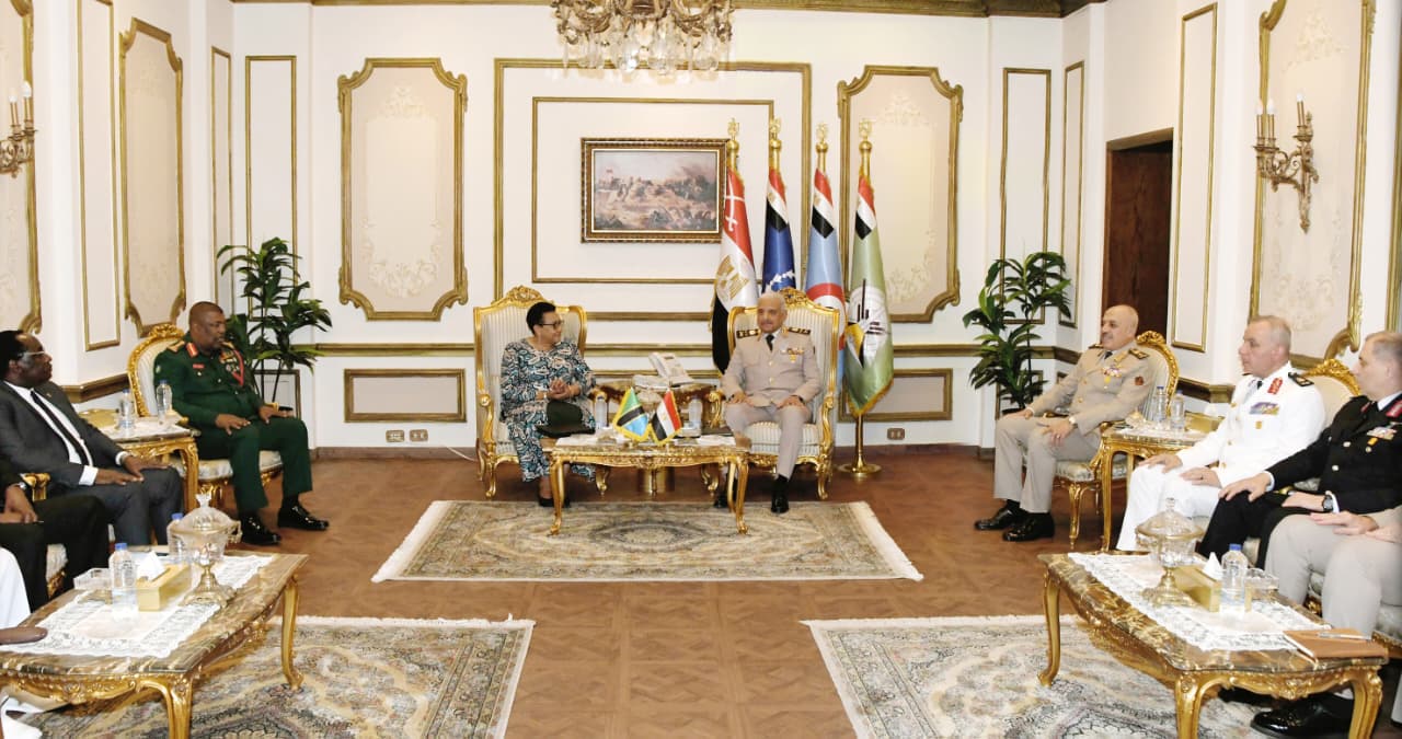 أخبار مصر - العام للقوات المسلحة وزير الدفاع والإنتاج الحربى يلتقى وزير الدفاع والخدمة الوطنية التنزانية