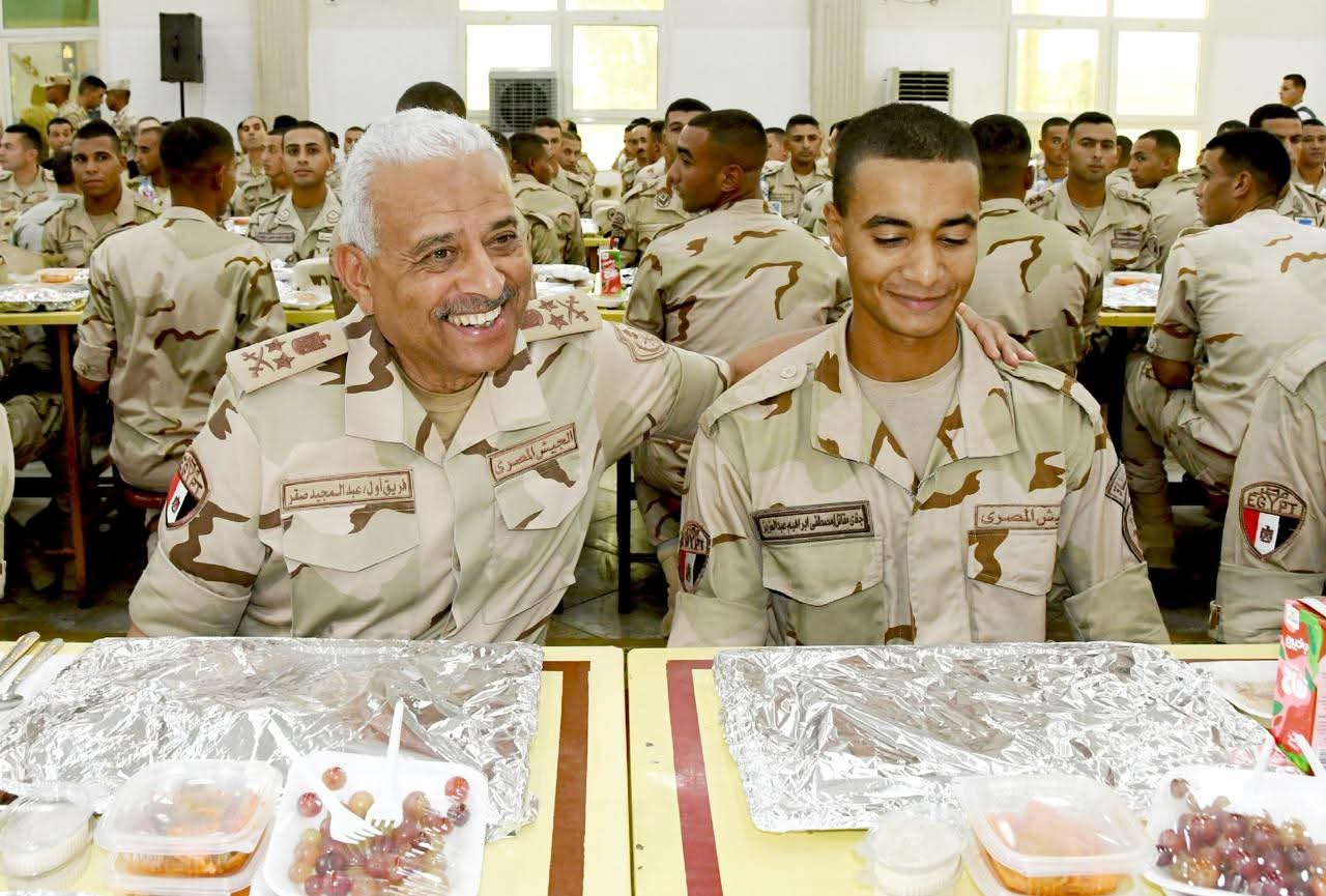 أخبار مصر والعالم لحظة بلحظة - وزير الدفاع والإنتاج الحربي يطالب قواته بأعلى مستويات الجاهزية القتالية