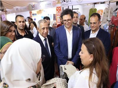 أخبار مصر - وزير الثقافة يتفقد معرض "ديارنا" للحرف اليدوية بالساحل الشمالي