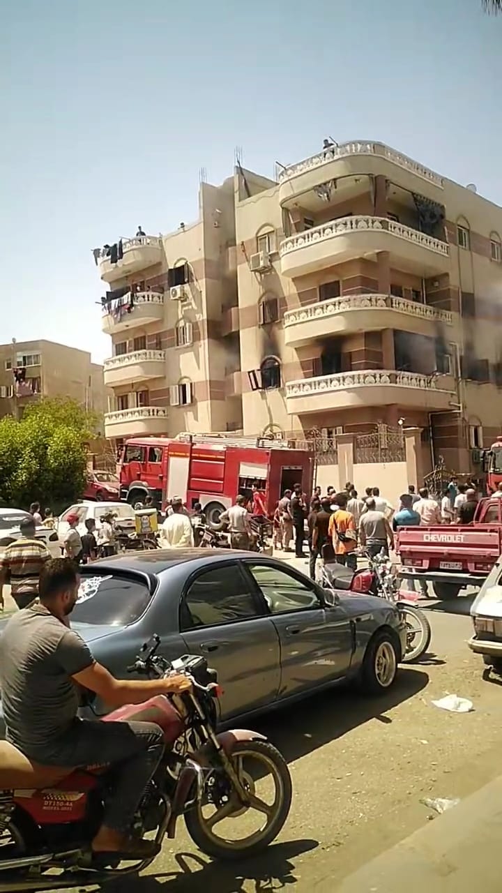 أخبار مصر - الحماية المدنية بالقليوبية تسيطر علي حريق داخل شقة سكنية بالعبور| صور