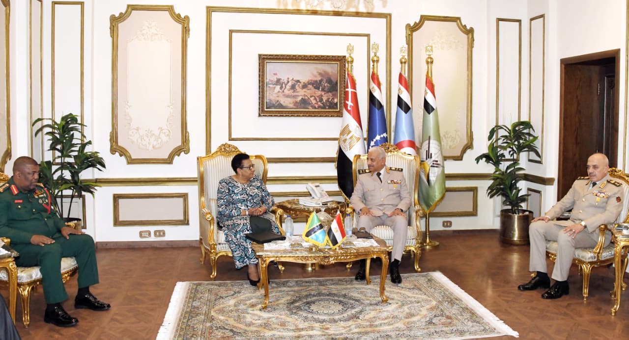 أخبار مصر - العام للقوات المسلحة وزير الدفاع والإنتاج الحربى يلتقى وزير الدفاع والخدمة الوطنية التنزانية