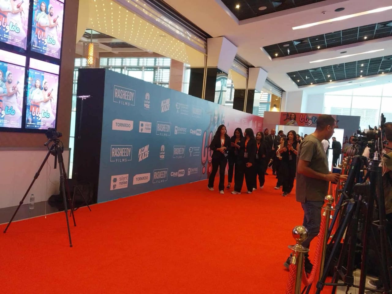 محطة مصر نيوز - انطلاق العرض الخاص لفيلم "ماما وبابا" وسط أجواء من البهجة