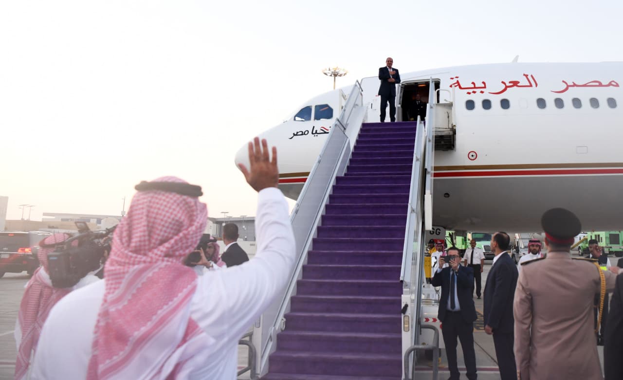 أخبار مصر والعالم لحظة بلحظة - الرئيس السيسي يَصل أرض الوطن بعد زيارة امتدت عدة ساعات للمملكة العربية السعودية