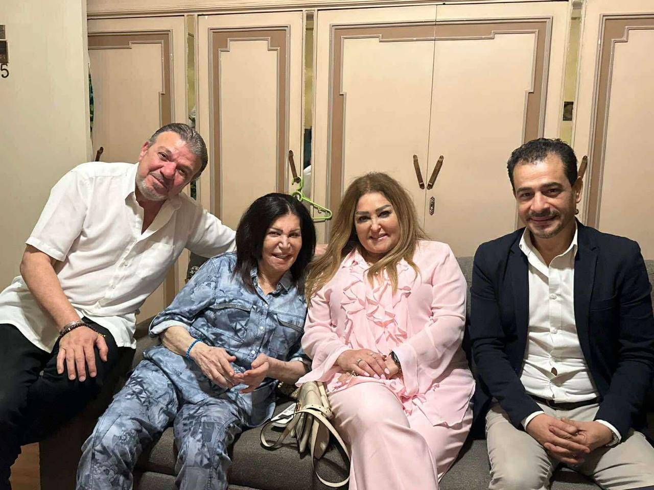 محطة مصر نيوز - وفد من "الثقافة" و"المهن التمثيلية" يطمئن على الفنانة نجوى فؤاد بمنزلها بعد استغاثتها