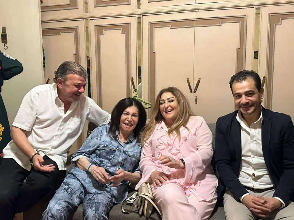 وفد من “الثقافة” و”المهن التمثيلية” يطمئن على الفنانة نجوى فؤاد بمنزلها بعد استغاثتها محطة مصر نيوز - وفد من "الثقافة" و"المهن التمثيلية" يطمئن على الفنانة نجوى فؤاد بمنزلها بعد استغاثتها