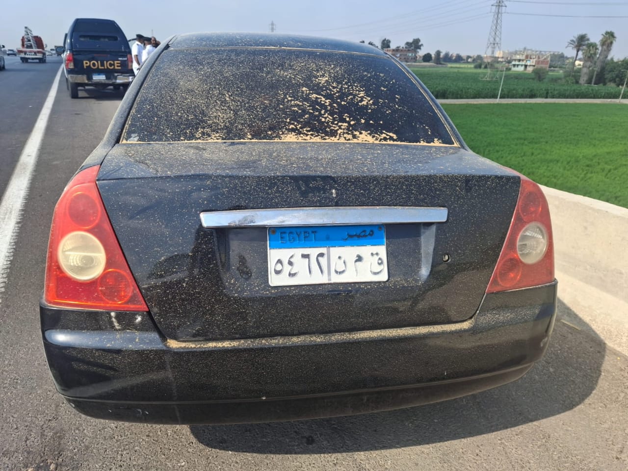 أخبار مصر - تصادم سيارتى ملاكى بنقل محملة بإعلاف بالطريق الحر| صور
