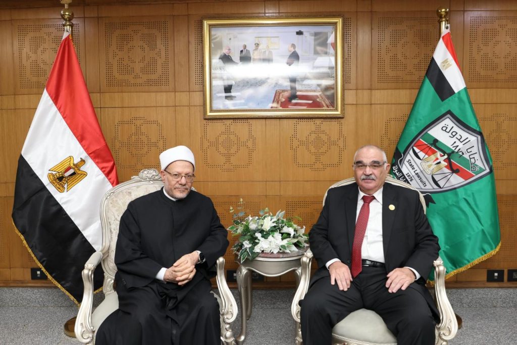 رئيس هيئة قضايا الدولة يَستقبل الدكتور شوقي علام مفتي الجمهورية السابق أخبار مصر والعالم لحظة بلحظة - رئيس هيئة قضايا الدولة يَستقبل الدكتور شوقي علام مفتي الجمهورية السابق
