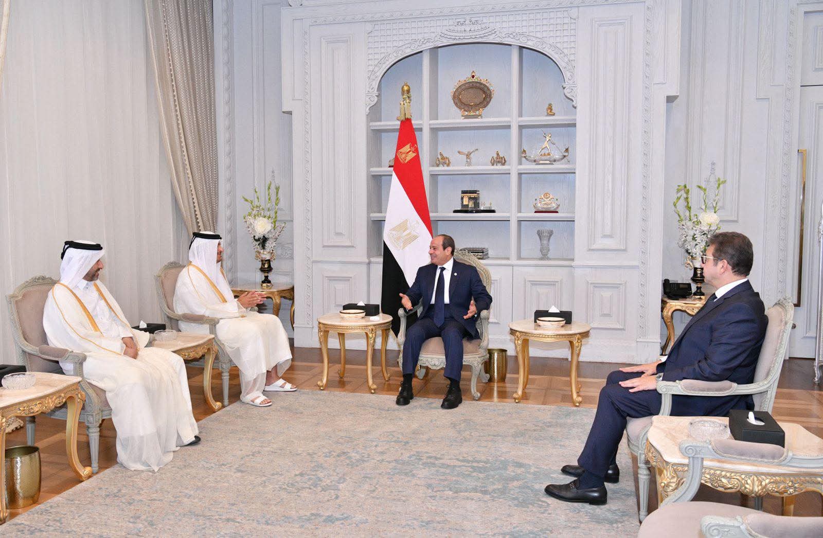 أخبار مصر والعالم لحظة بلحظة - الرئيس السيسى يستقبل رئيس وزراء قطر ويؤكد على الإرادة المشتركة للارتقاء بالعلاقات