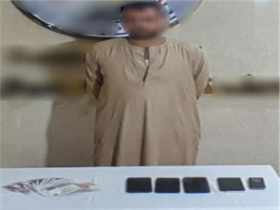 نصاب يخدع عملاء البنوك للاستيلاء على أرصدتهم بالمنيا أخبار مصر - نصاب يخدع عملاء البنوك للاستيلاء على أرصدتهم بالمنيا