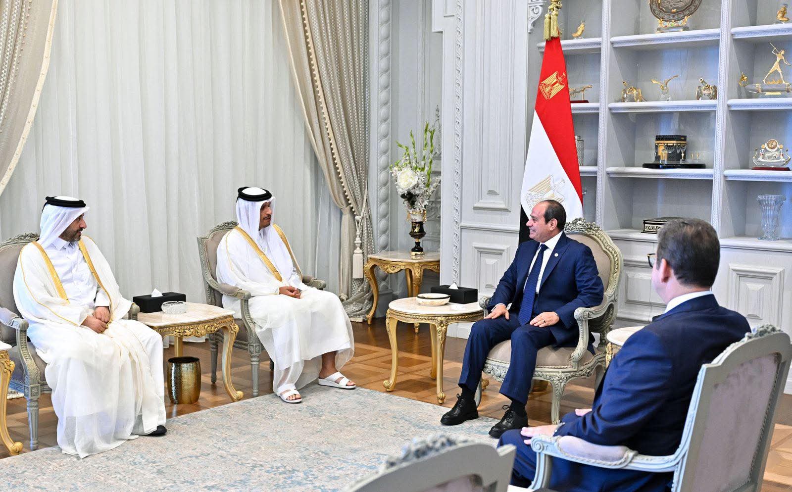 أخبار مصر والعالم لحظة بلحظة - الرئيس السيسى يستقبل رئيس وزراء قطر ويؤكد على الإرادة المشتركة للارتقاء بالعلاقات