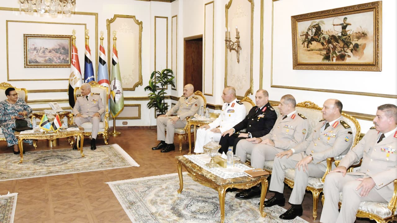 أخبار مصر - العام للقوات المسلحة وزير الدفاع والإنتاج الحربى يلتقى وزير الدفاع والخدمة الوطنية التنزانية