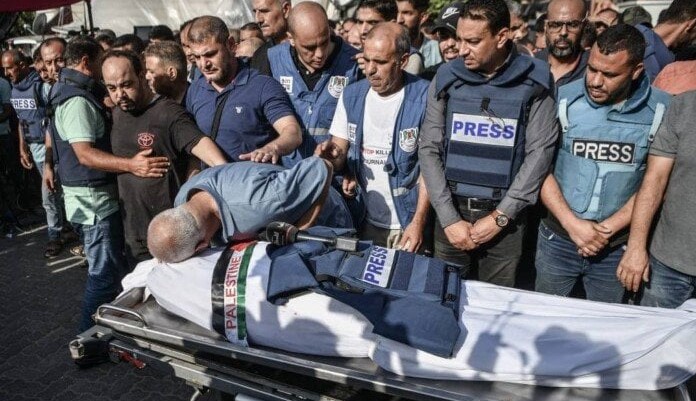 الخارجية الفلسطينية تُدين جريمة اغتيال طواقم طبية وصحفية في مجمع ناصر الطبي أخبار مصر والعالم لحظة بلحظة - الخارجية الفلسطينية تُدين جريمة اغتيال طواقم طبية وصحفية في مجمع ناصر الطبي