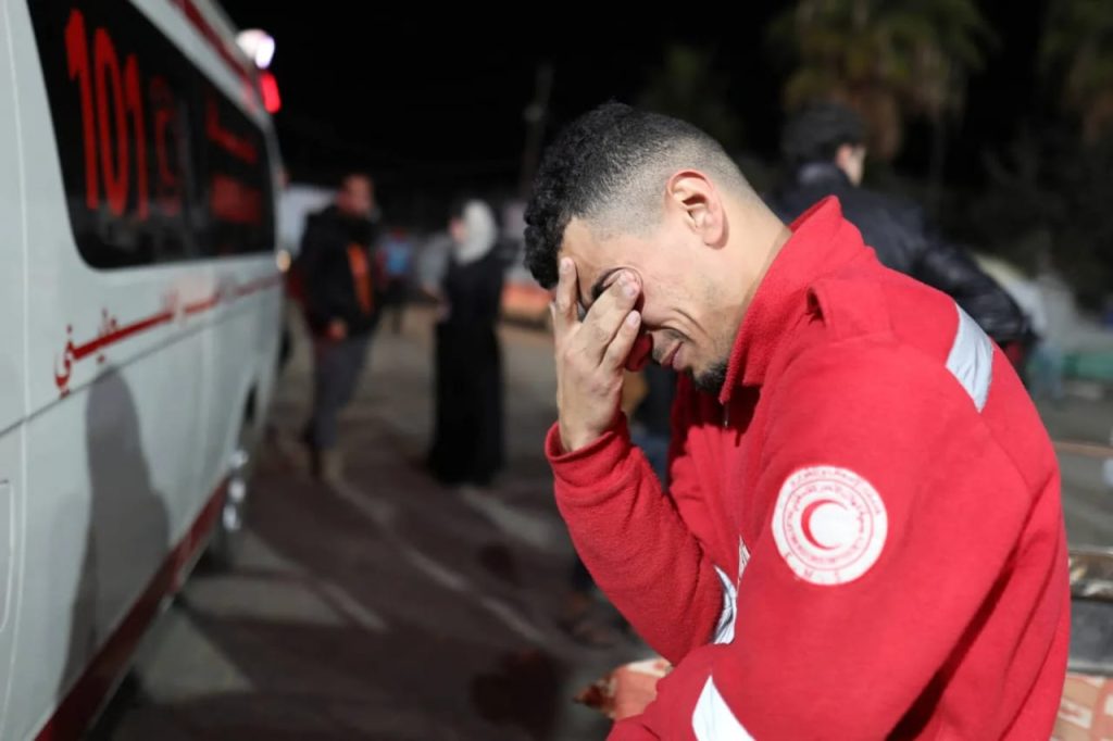 «الهلال الأحمر» يعلن استشهاد أحد موظفيه في قصف إسرائيلي استهدف مقره في غزة أخبار مصر والعالم لحظة بلحظة - «الهلال الأحمر» يعلن استشهاد أحد موظفيه في قصف إسرائيلي استهدف مقره في غزة