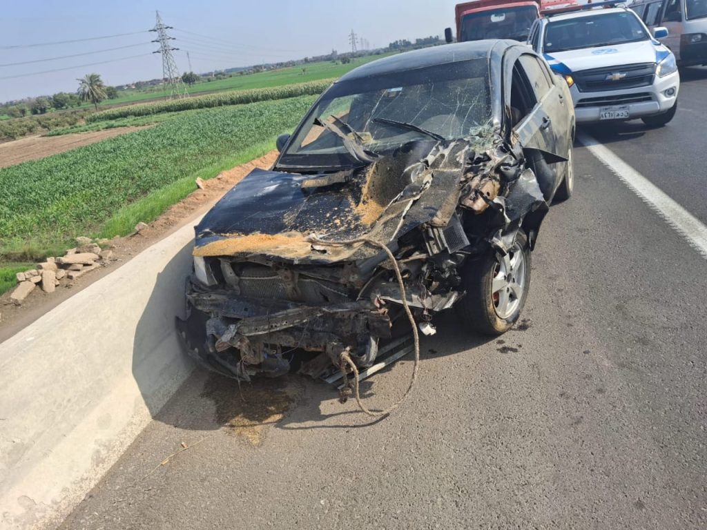 تصادم سيارتى ملاكى بنقل محملة بإعلاف بالطريق الحر| صور أخبار مصر - تصادم سيارتى ملاكى بنقل محملة بإعلاف بالطريق الحر| صور