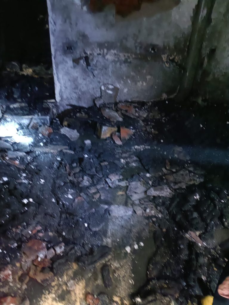 أخبار مصر والعالم لحظة بلحظة - مأساة في شبرا الخيمة.. النيران تبتلع 3 أطفال وعجوز داخل مصنع حقن أحذية | صور