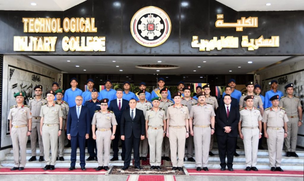أخبار مصر والعالم لحظة بلحظة - الكلية العسكرية التكنولوجية تحتفل بتخريج الدورة الثانية للمرشحين للعمل بمصلحة الطب الشرعي