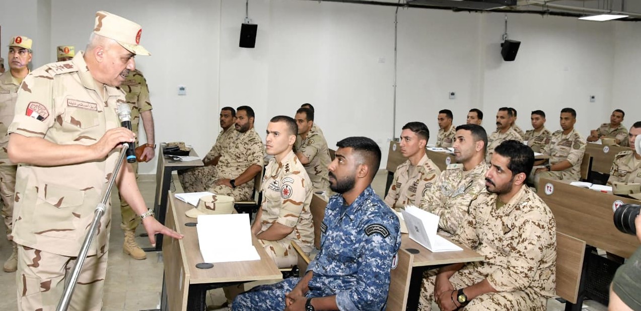 أخبار مصر - رئيس أركان حرب القوات المسلحة يتفقد «المنظومة التعليمية بالمعاهد العسكرية»
