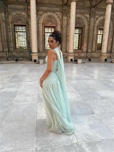 محطة مصر نيوز - ملك أحمد زاهر تخطف الأنظار بإطلالة أنيقة في عقد قران صديقتها