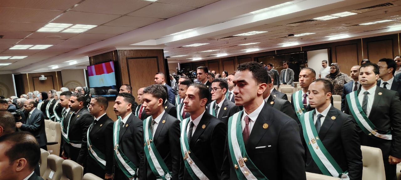 أخبار مصر - وزير العدل ورئيس قضايا الدولة يشهدان أداء حلف اليمين القانونية للأعضاء الجدد