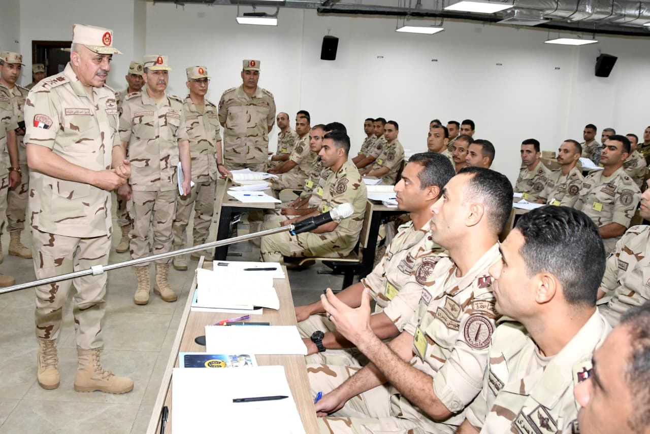 أخبار مصر - رئيس أركان حرب القوات المسلحة يتفقد «المنظومة التعليمية بالمعاهد العسكرية»
