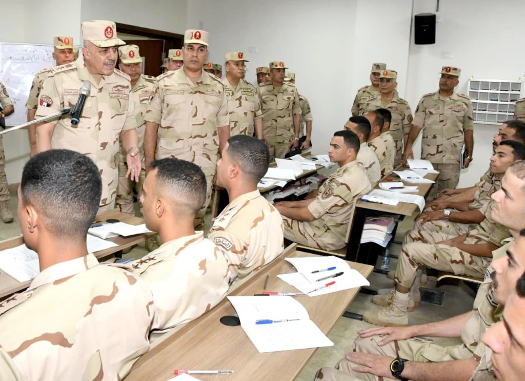 أخبار مصر - رئيس أركان حرب القوات المسلحة يتفقد «المنظومة التعليمية بالمعاهد العسكرية»