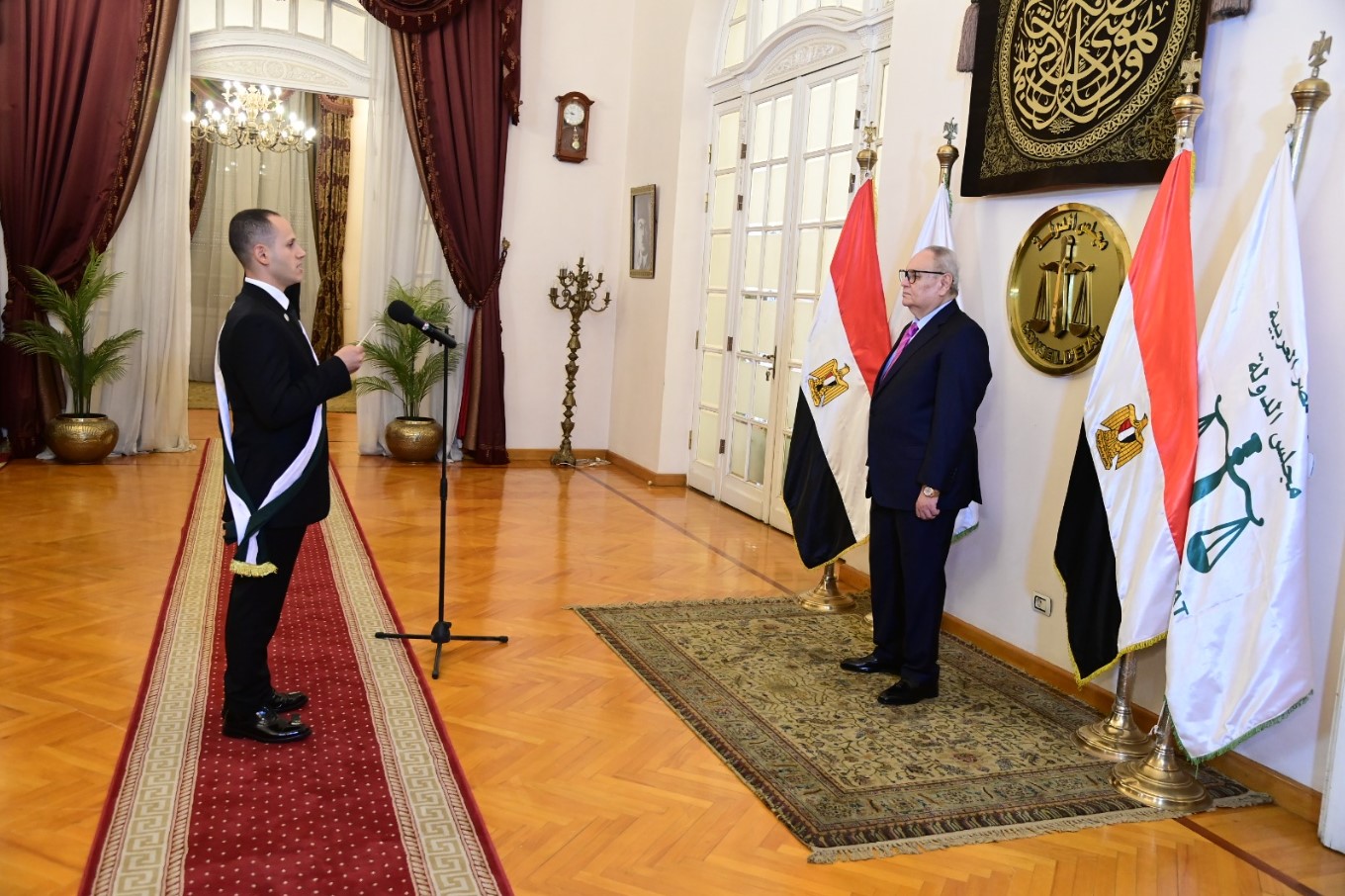 أخبار مصر - القضاة والقاضيات الجُدد يؤدون اليمين القانونية أمام رئيس مجلس الدولة