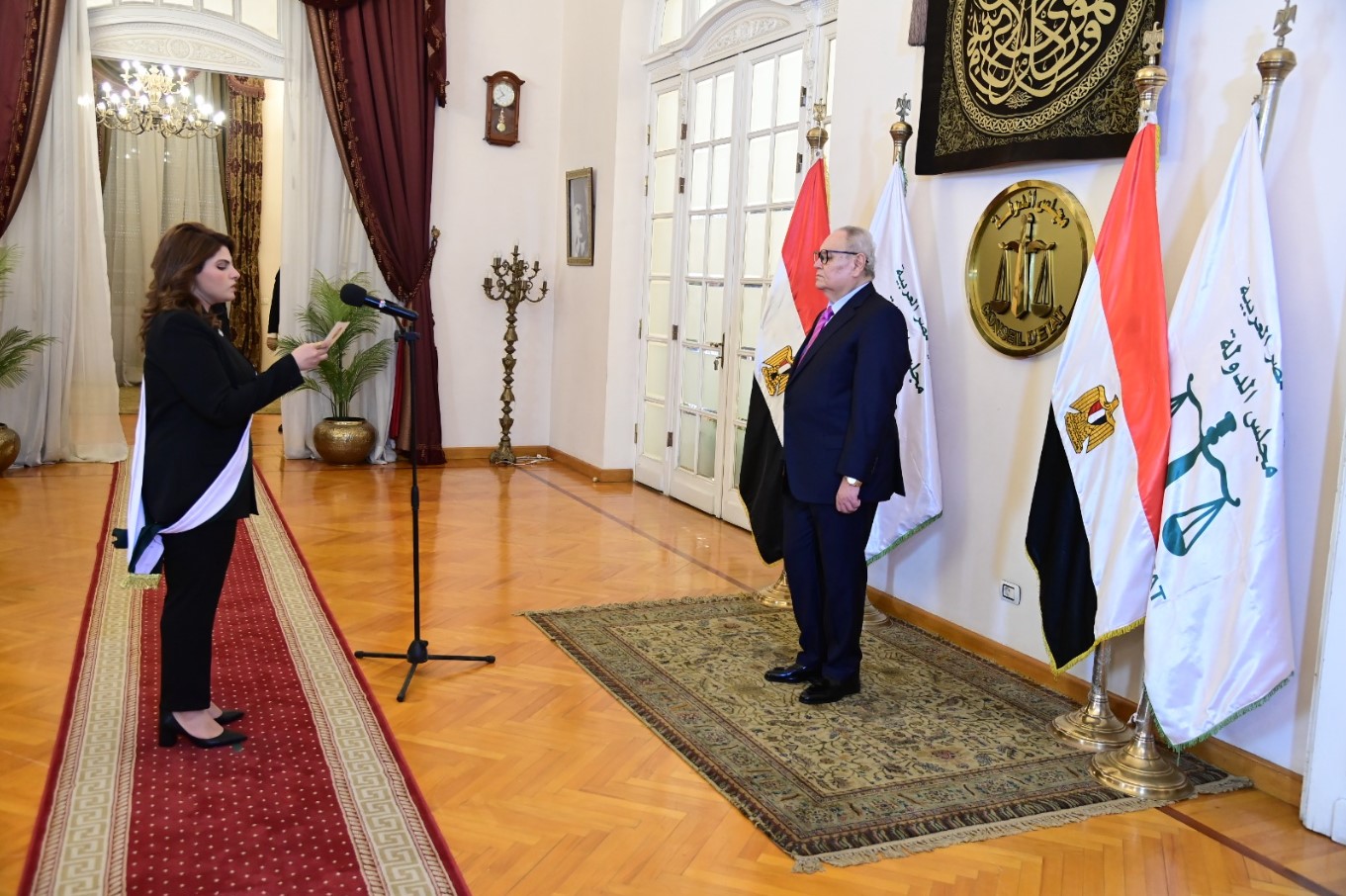 أخبار مصر - القضاة والقاضيات الجُدد يؤدون اليمين القانونية أمام رئيس مجلس الدولة