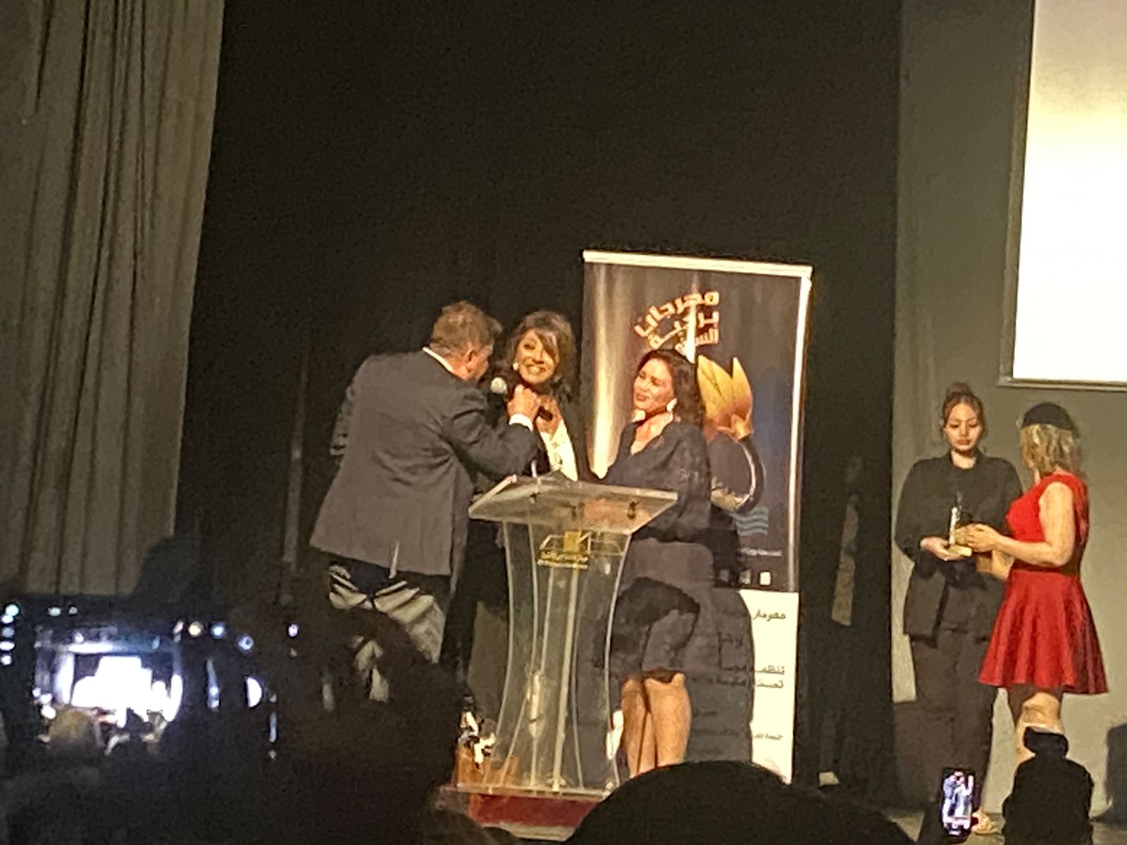 محطة مصر نيوز - إلهام شاهين: جئت خصيصًا لأشارك هالة صدقي وأعبّر عن حبي لوحيد حامد