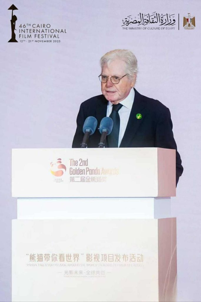 محطة مصر نيوز - حفاوة كبيرة بحسين فهمي في اليوم الأول لمشاركته بجوائز "الباندا الذهبية" بالصين